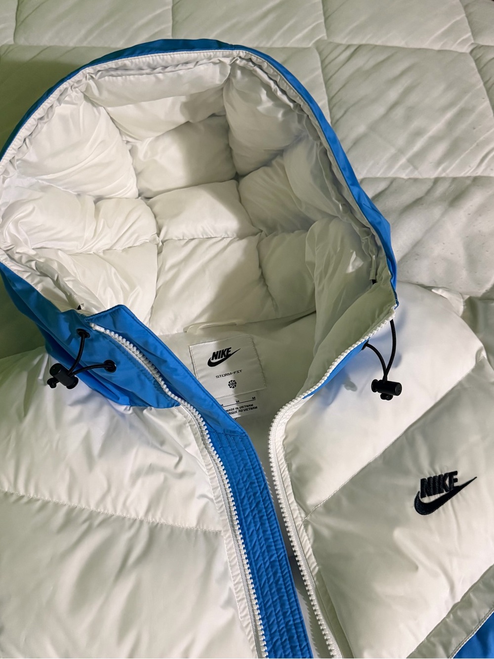 Nike Puffer Jacket - Picture 2 of 6